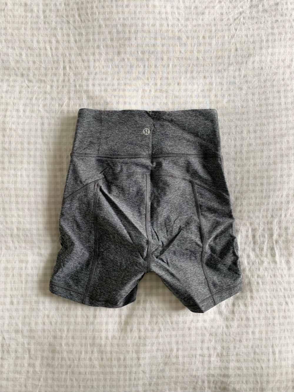 Lululemon Tied To It Short 3.5" size 4 * ONE FLAW